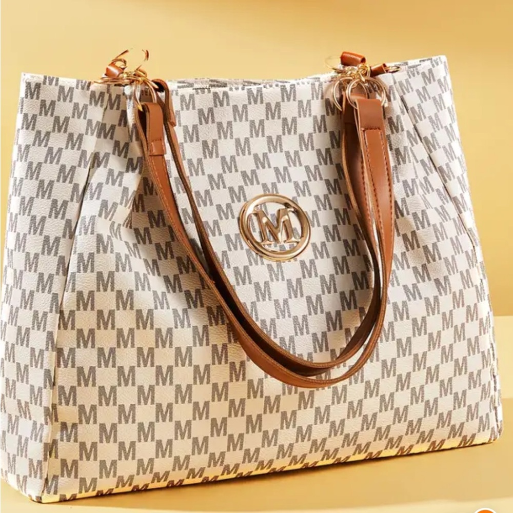 Designer Styled Tote Bag M Hardware NEW